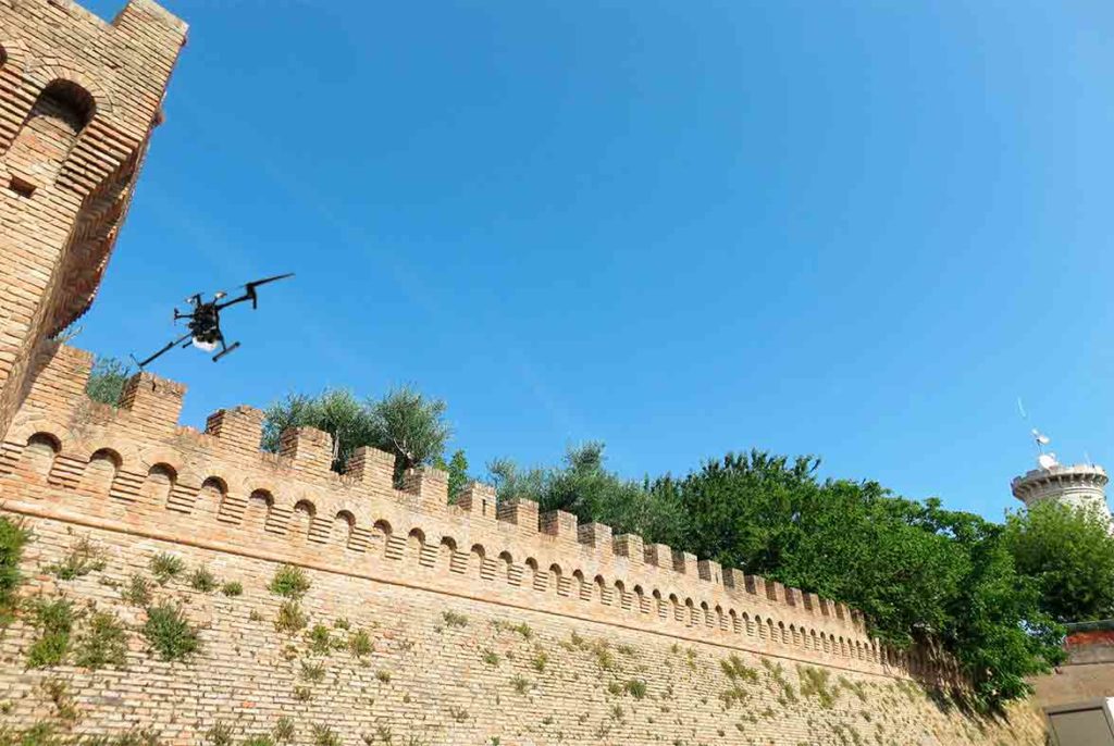 realizando una Eliminación de malas hierbas con drones FitoWeed